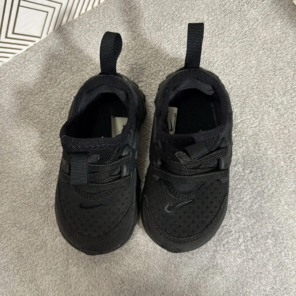 Nike Presto sneakers toddler size 5 Black‎ Sneaker shoe Durable  slip on